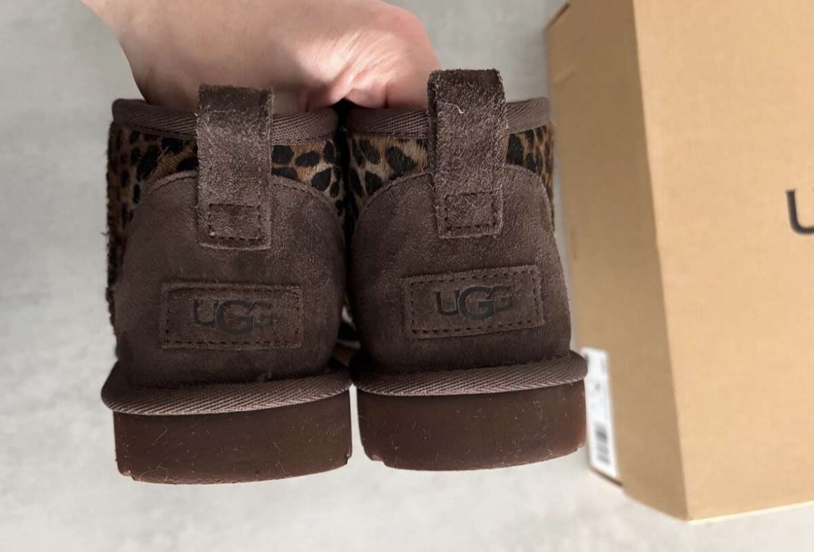 Ugg classic ultra mini caspian, so srsťou , pc 200€