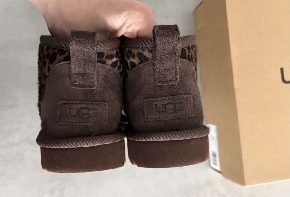 Ugg classic ultra mini caspian, so srsťou , pc 200€