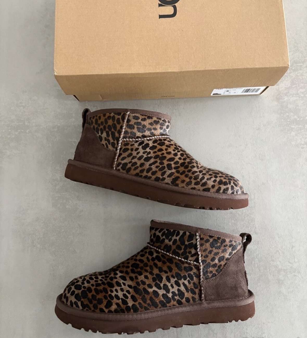 Ugg classic ultra mini caspian, so srsťou , pc 200€