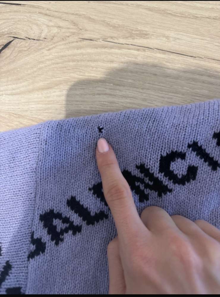 Balenciaga sveter