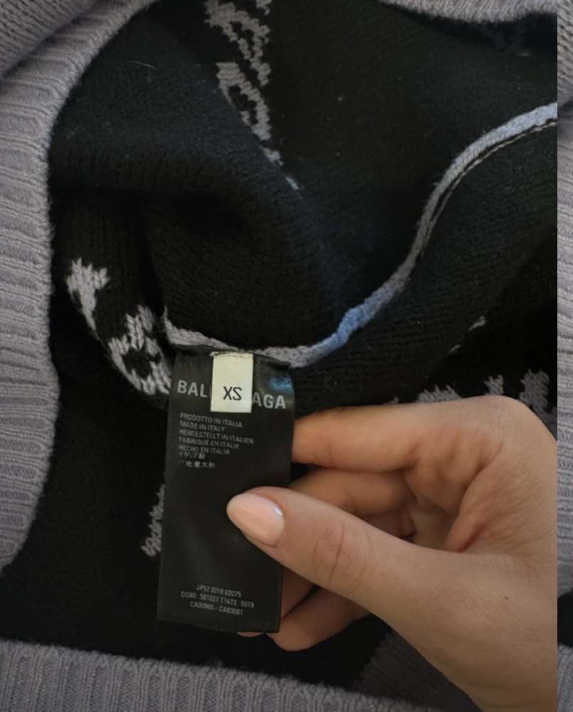Balenciaga sveter