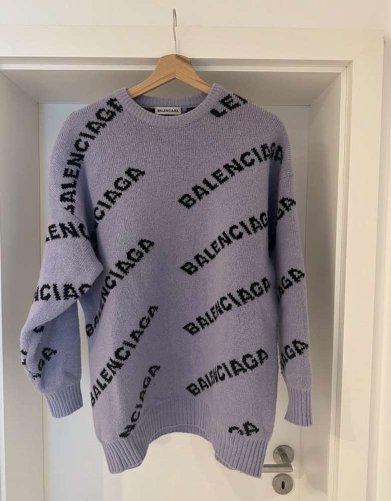 Balenciaga sveter