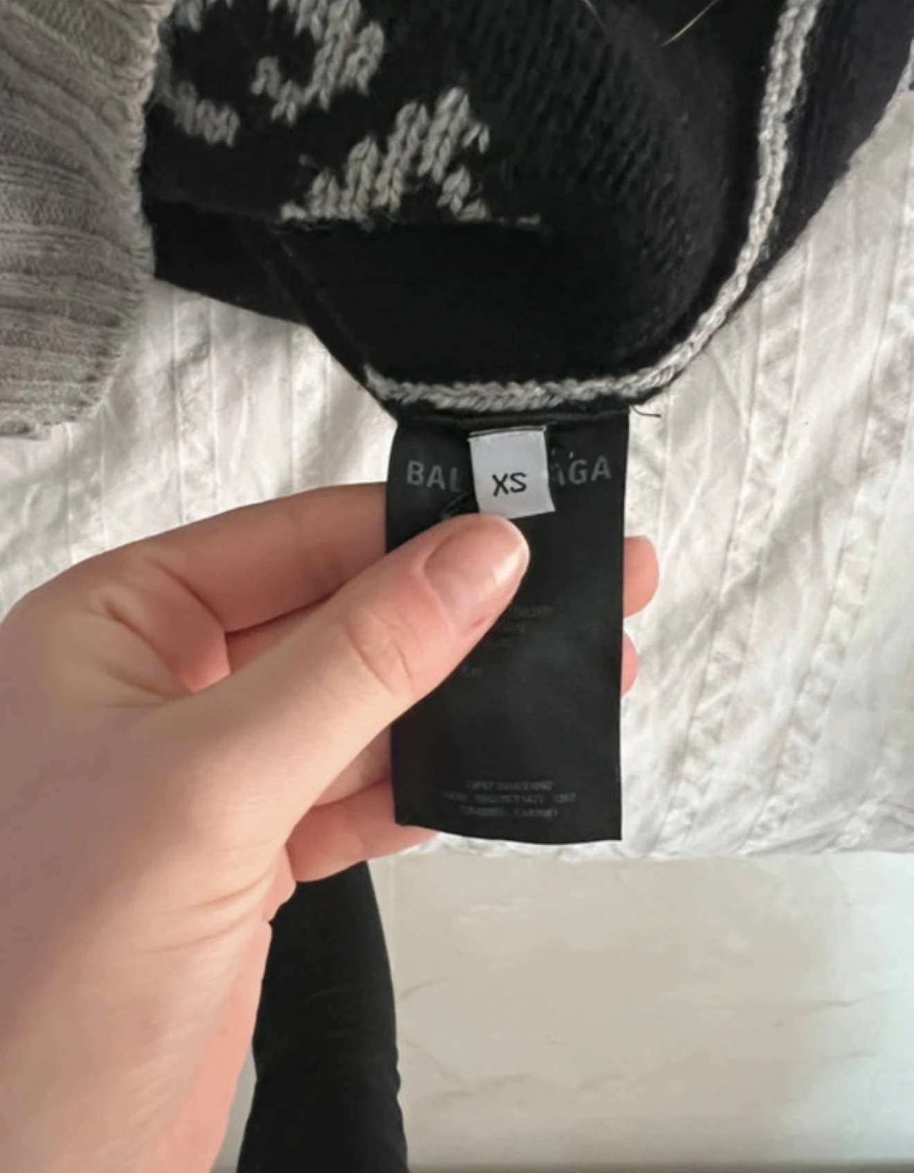 Balenciaga sveter