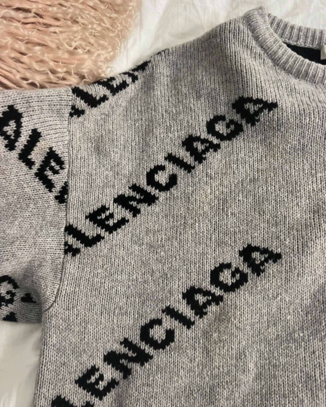 Balenciaga sveter