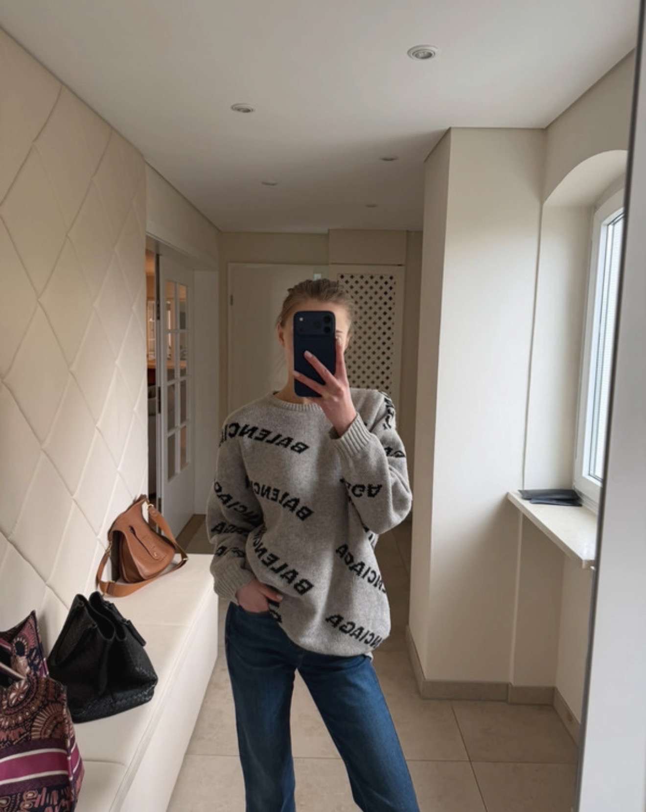 Balenciaga sveter