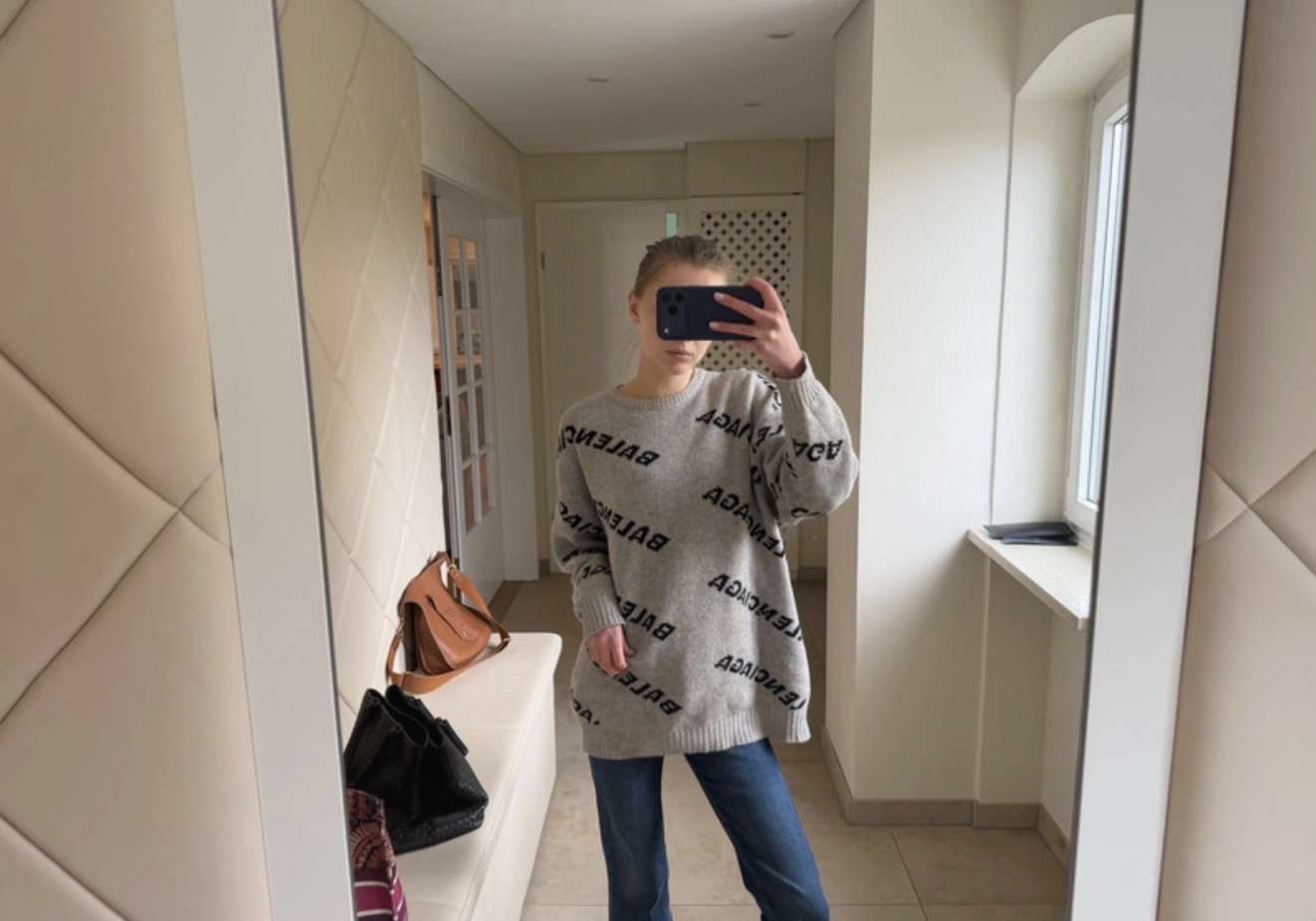 Balenciaga sveter