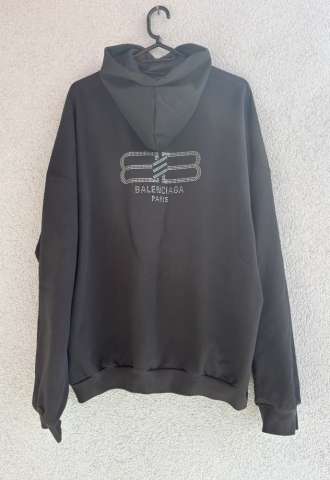 https://vipluxury.sk/Balenciaga BB strass  oversize mikina , pc 1350€
