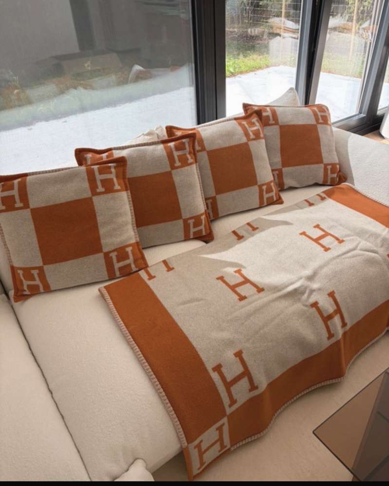 Hermes deka a 4 vankúše