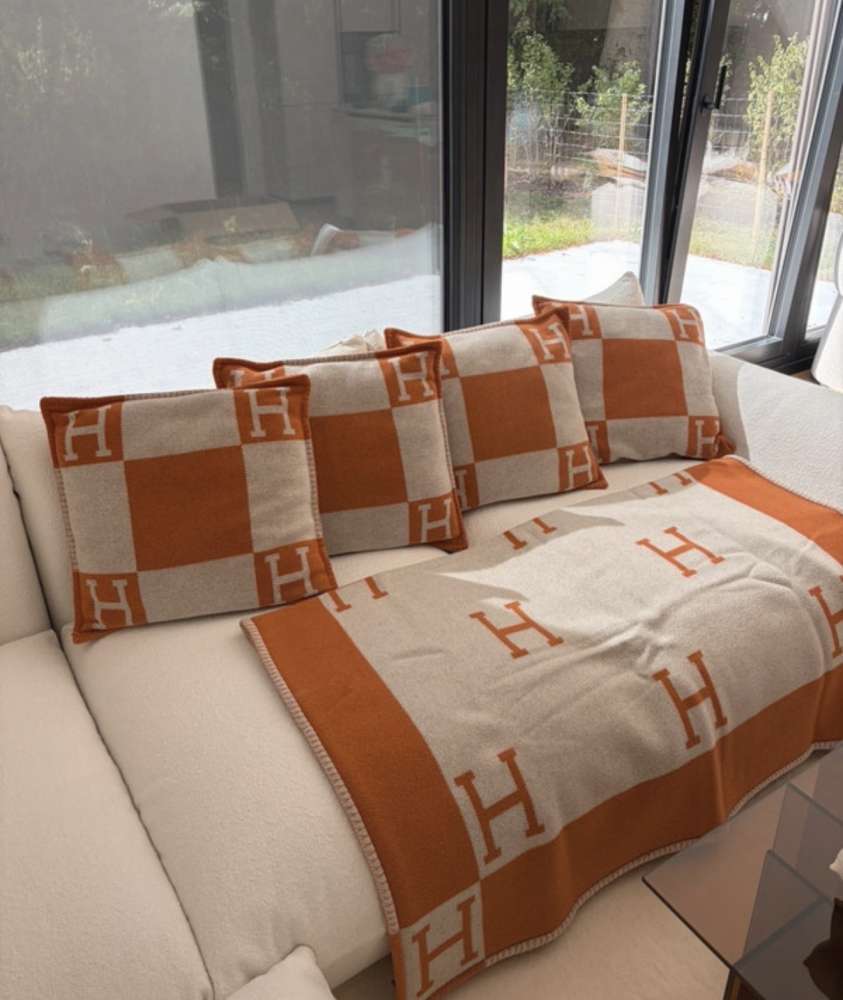 Hermes deka a 4 vankúše