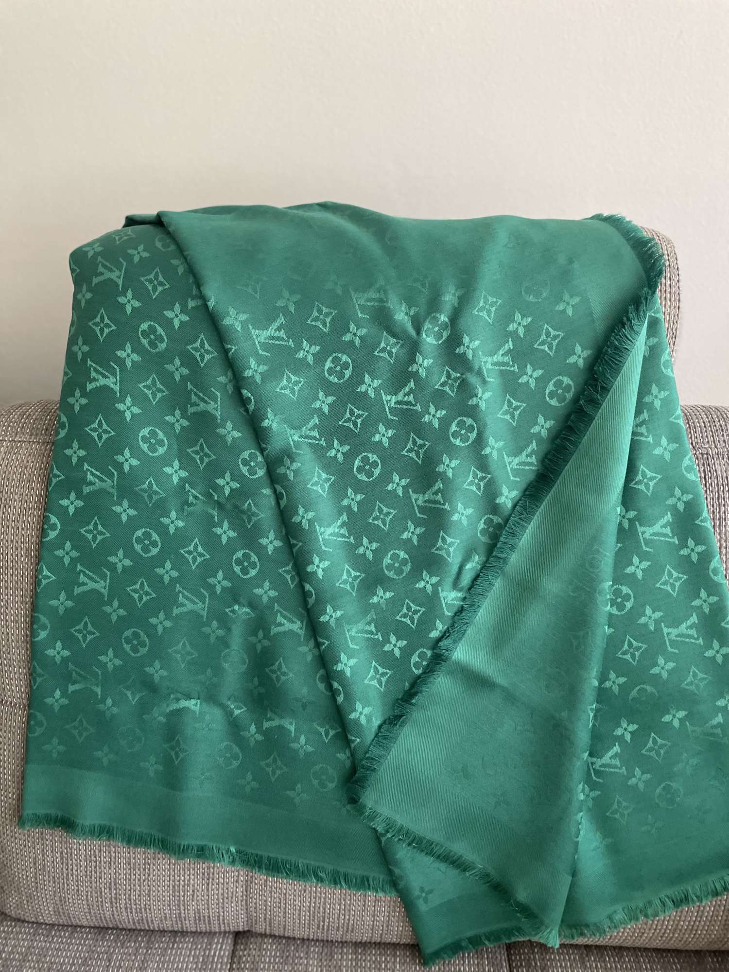 Šál Louis Vuitton.