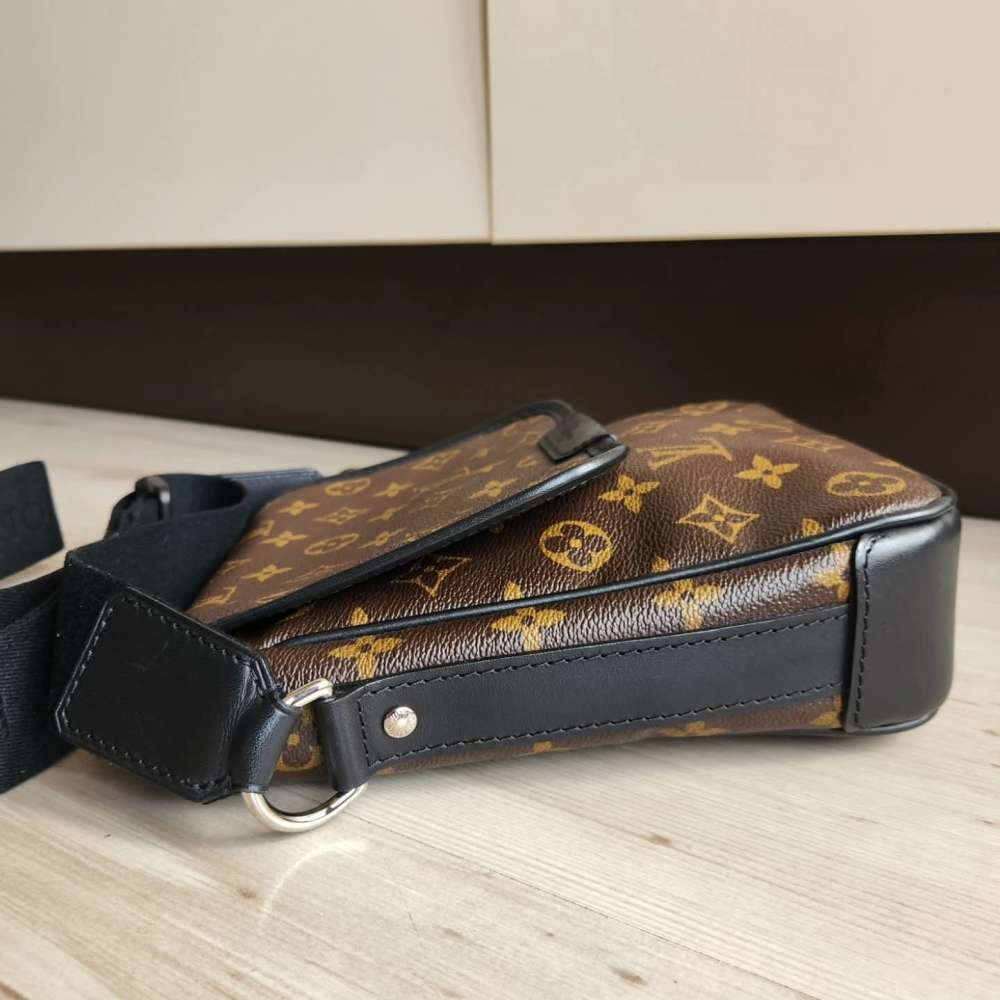 Louis Vuitton Bass PM