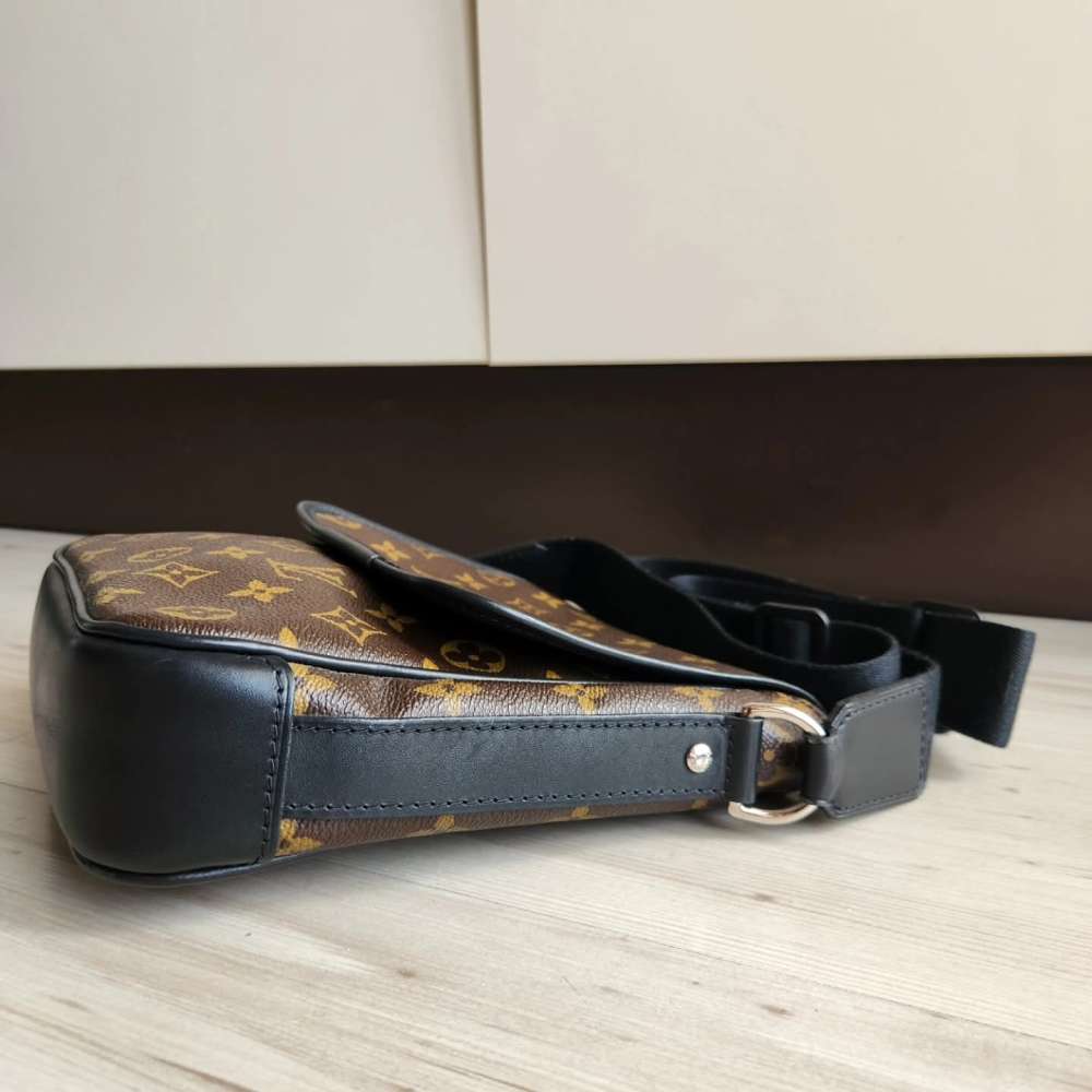 Louis Vuitton Bass PM