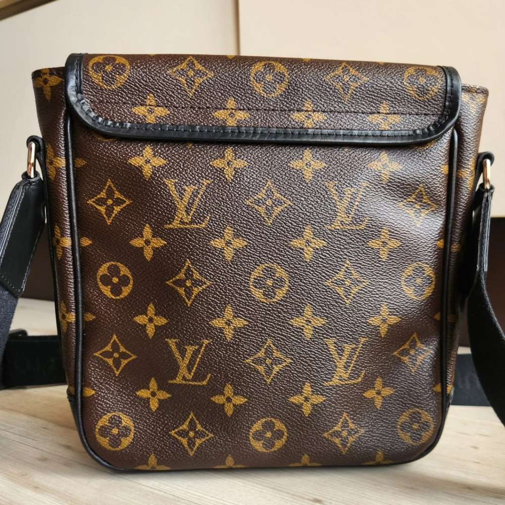 Louis Vuitton Bass PM