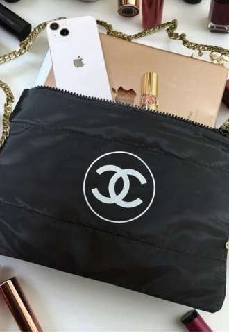 https://vipluxury.sk/Chanel beauty clutch