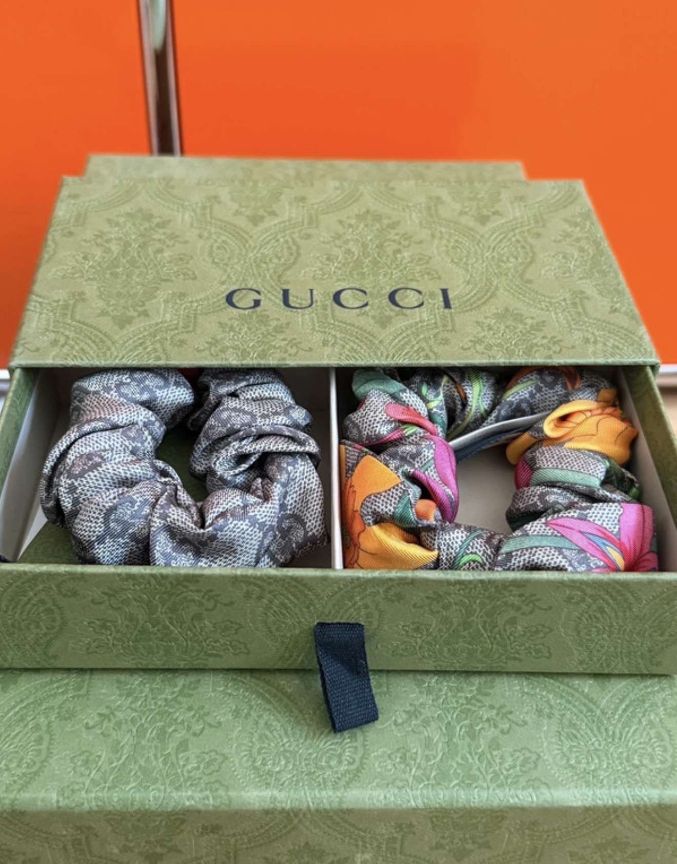 Gucci gumicky do vlasov
