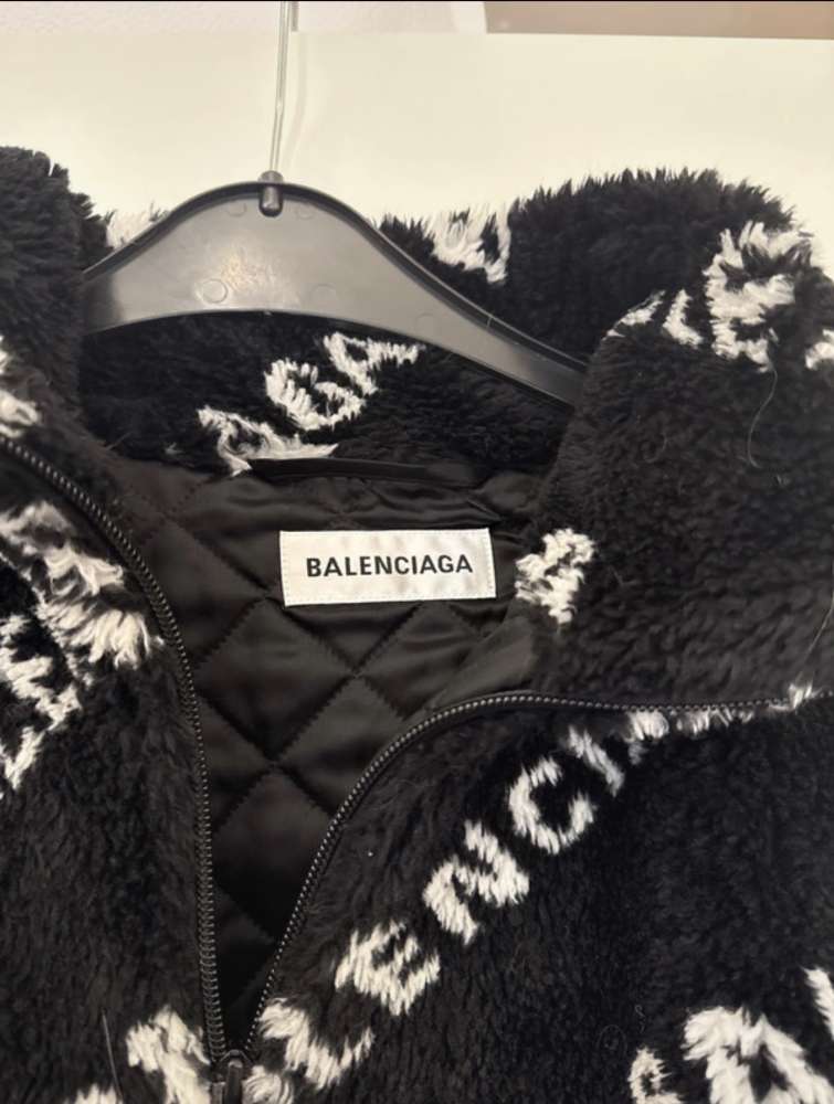 Balenciaga Bunda
