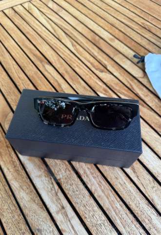 https://vipluxury.sk/Prada panske okuliare
