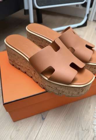 https://vipluxury.sk/Hermes sandalky