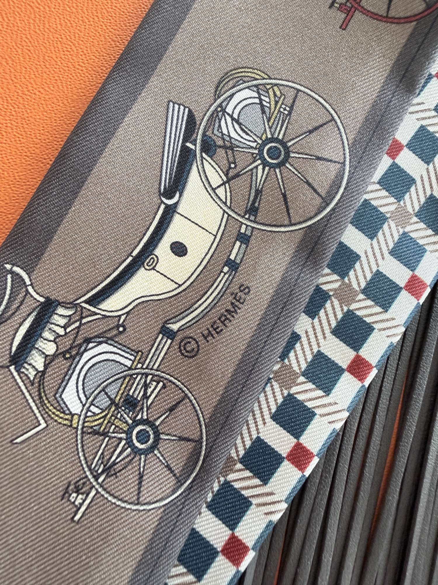 Hermès Twilly s koženými strapcami Les Voitures Nouvelles