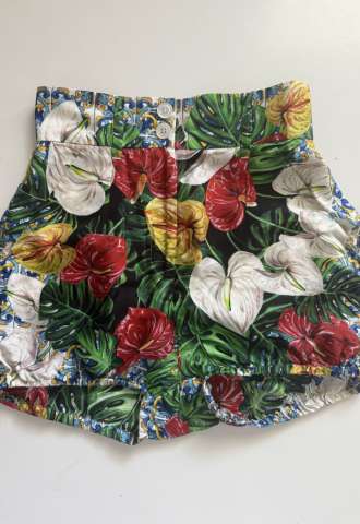 https://vipluxury.sk/Dolce Gabbana šortky xs/s
