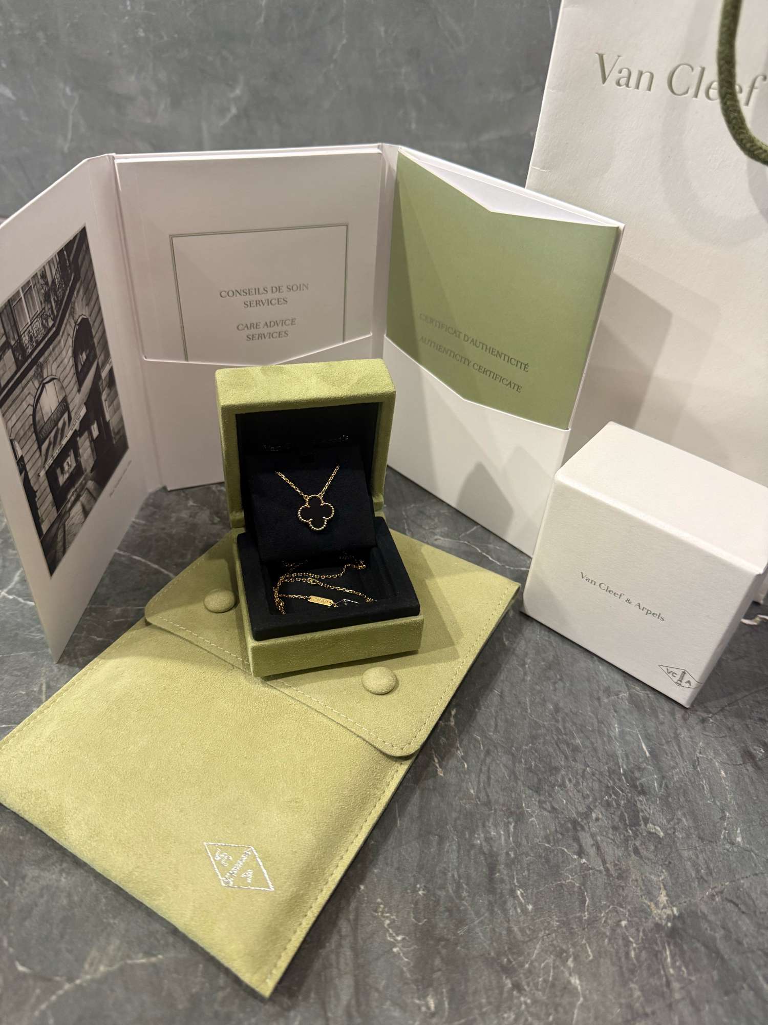 Van Cleef & Arpels Vintage Alhambra nahrdelník