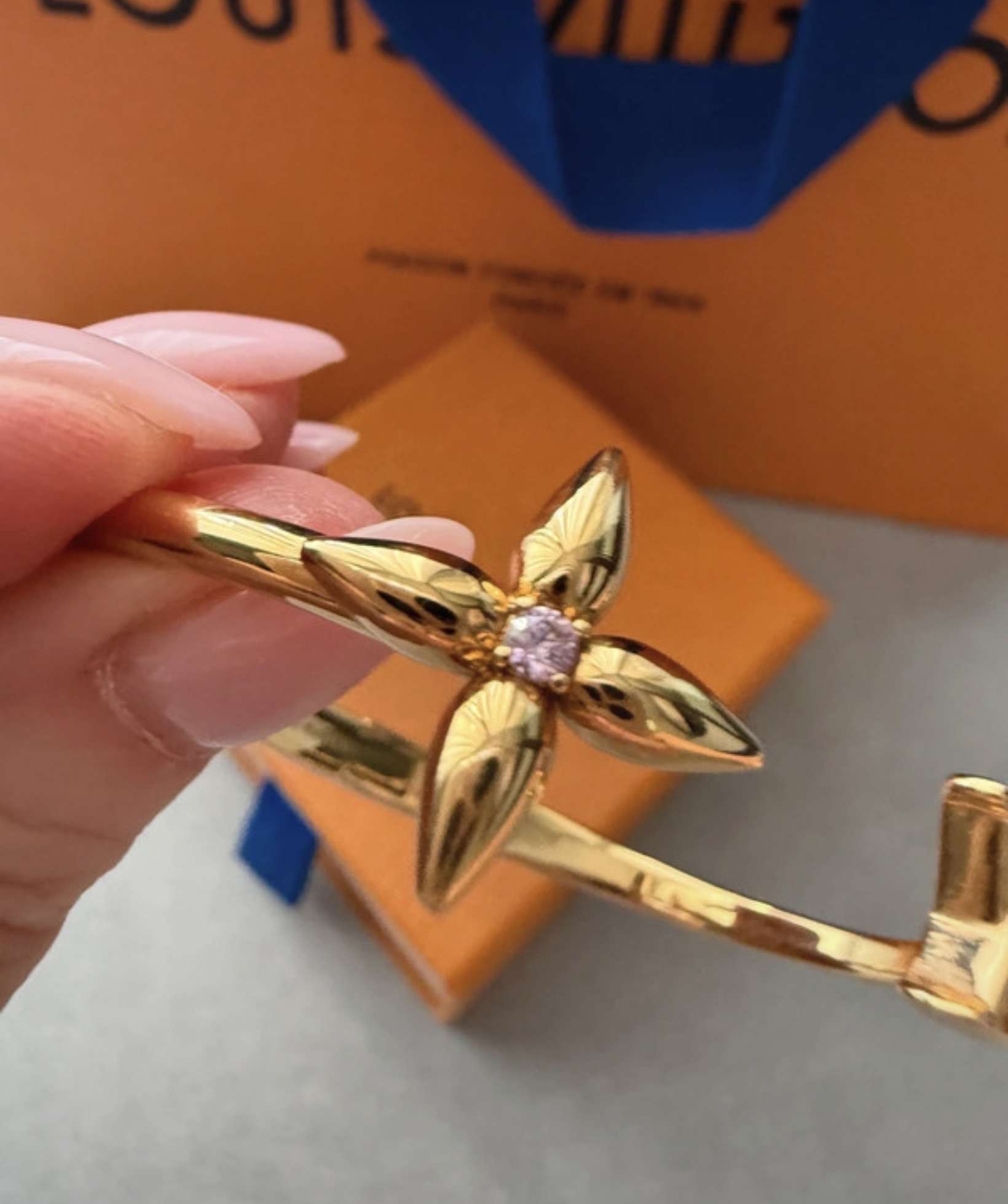 Louis Vuitton náramok