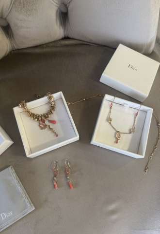 https://vipluxury.sk/Christian Dior sada koral