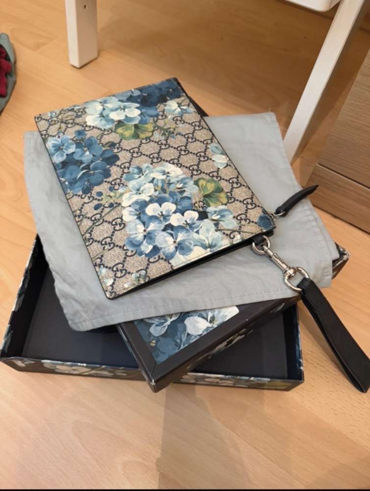 Gucci clutch