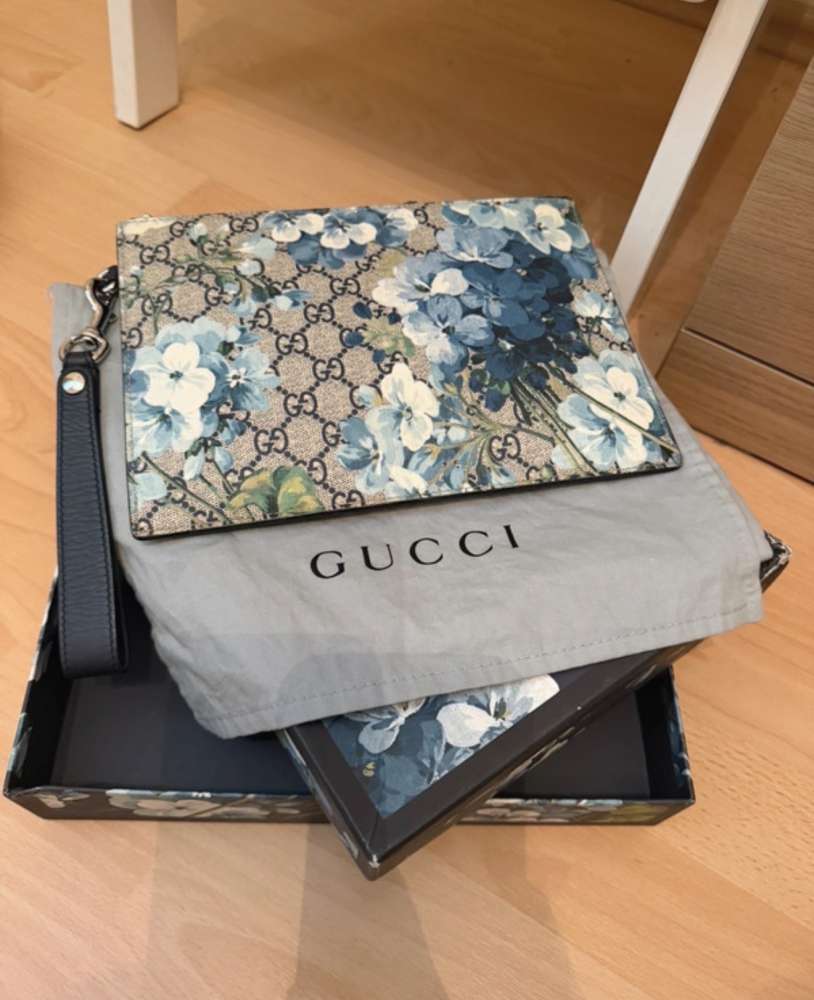 Gucci clutch