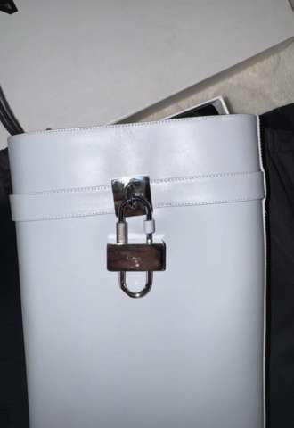 https://vipluxury.sk/Givenchy shark čižmy