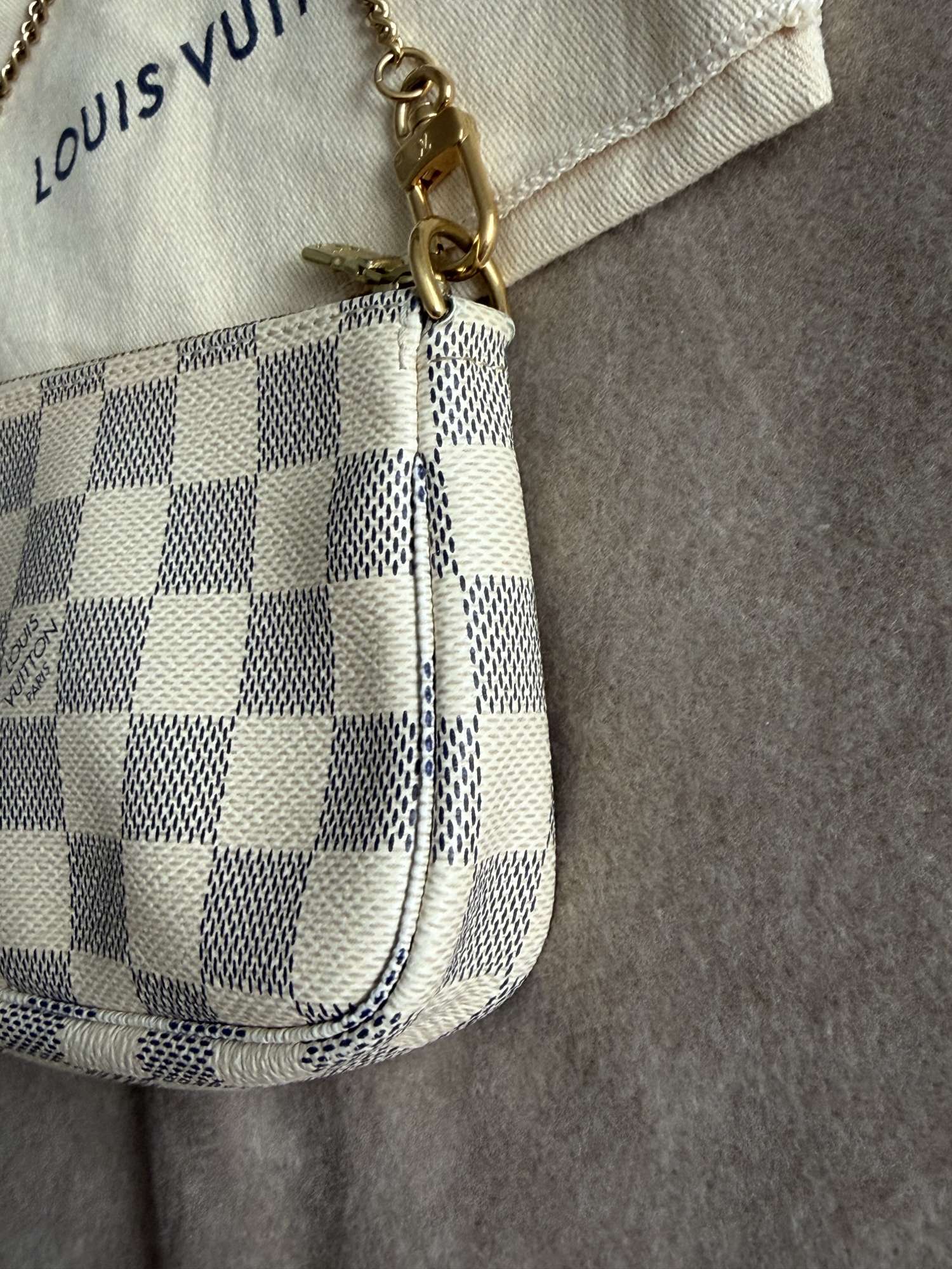 Louis Vuitton mini pochette