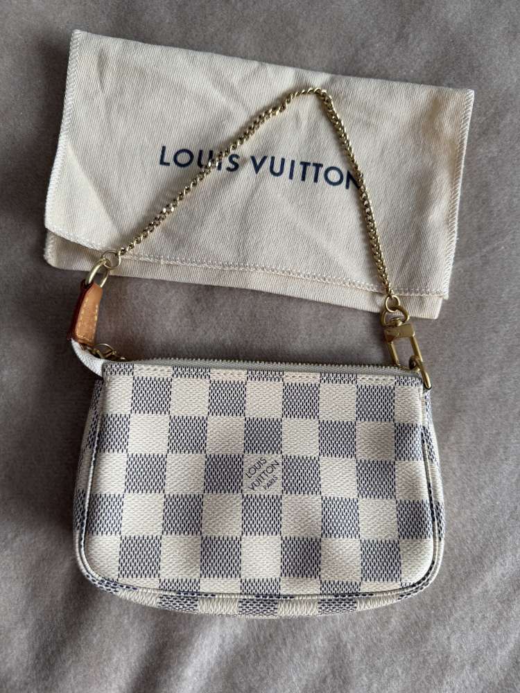 Louis Vuitton mini pochette
