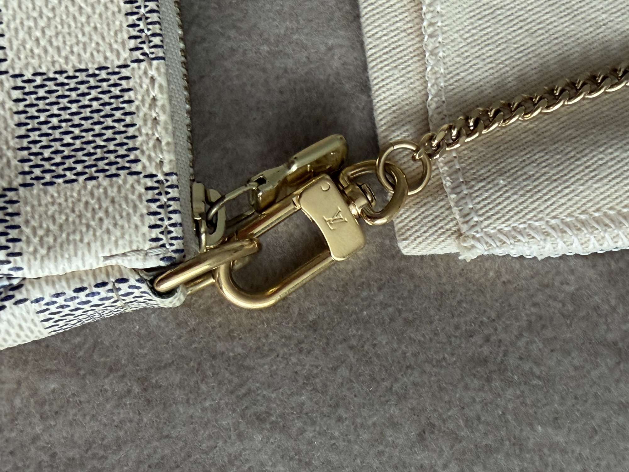 Louis Vuitton mini pochette