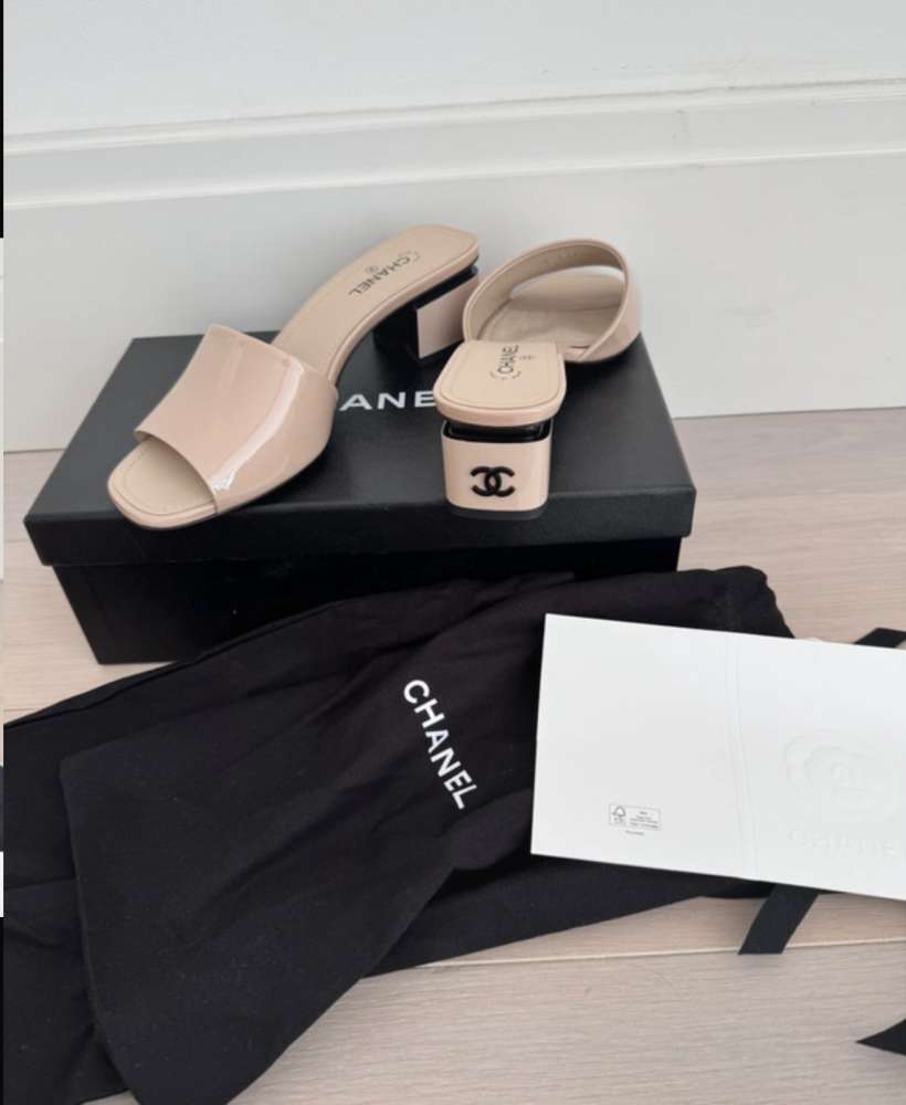 Chanel sandalky