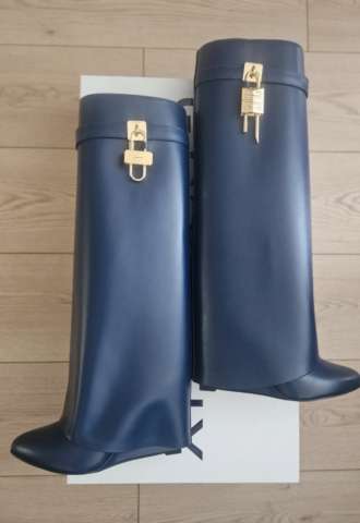 https://vipluxury.sk/Givenchy shark Boots