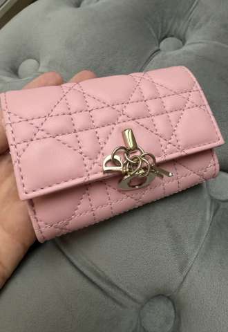 https://vipluxury.sk/Dior peněženka