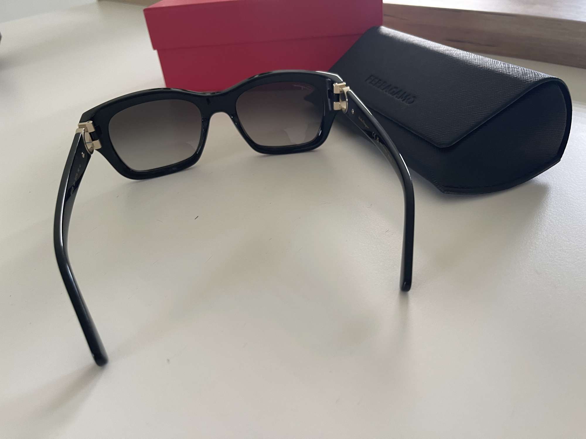 Ferragamo slnečné okuliare