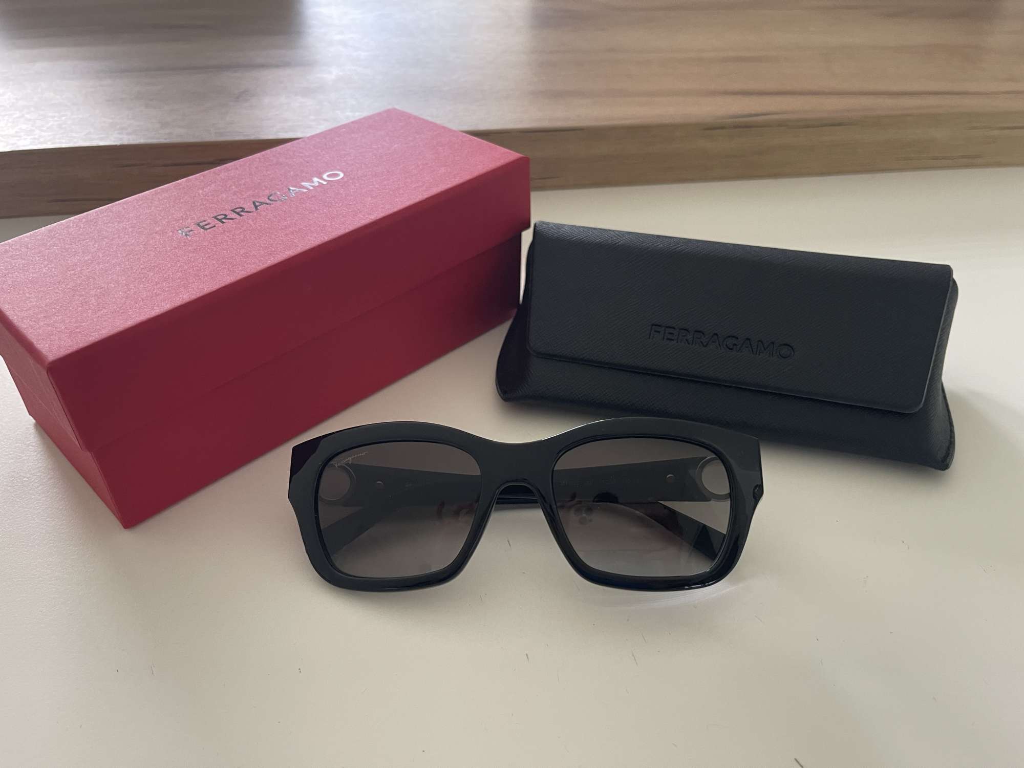 Ferragamo slnečné okuliare