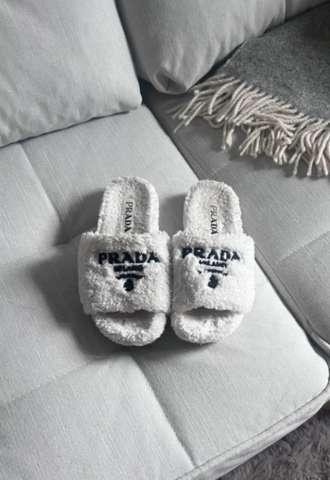 https://vipluxury.sk/Prada šľapky