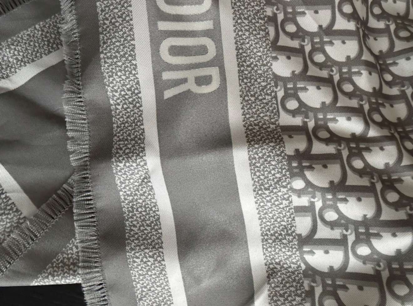Dior šatka