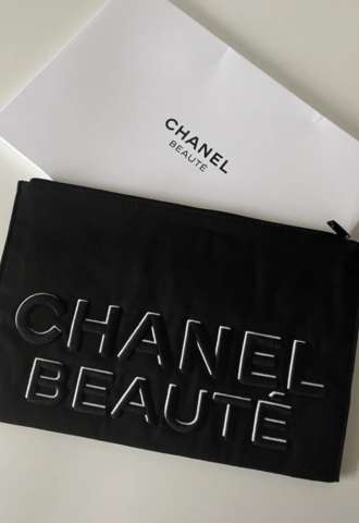 https://vipluxury.sk/Chanel beauty clutch