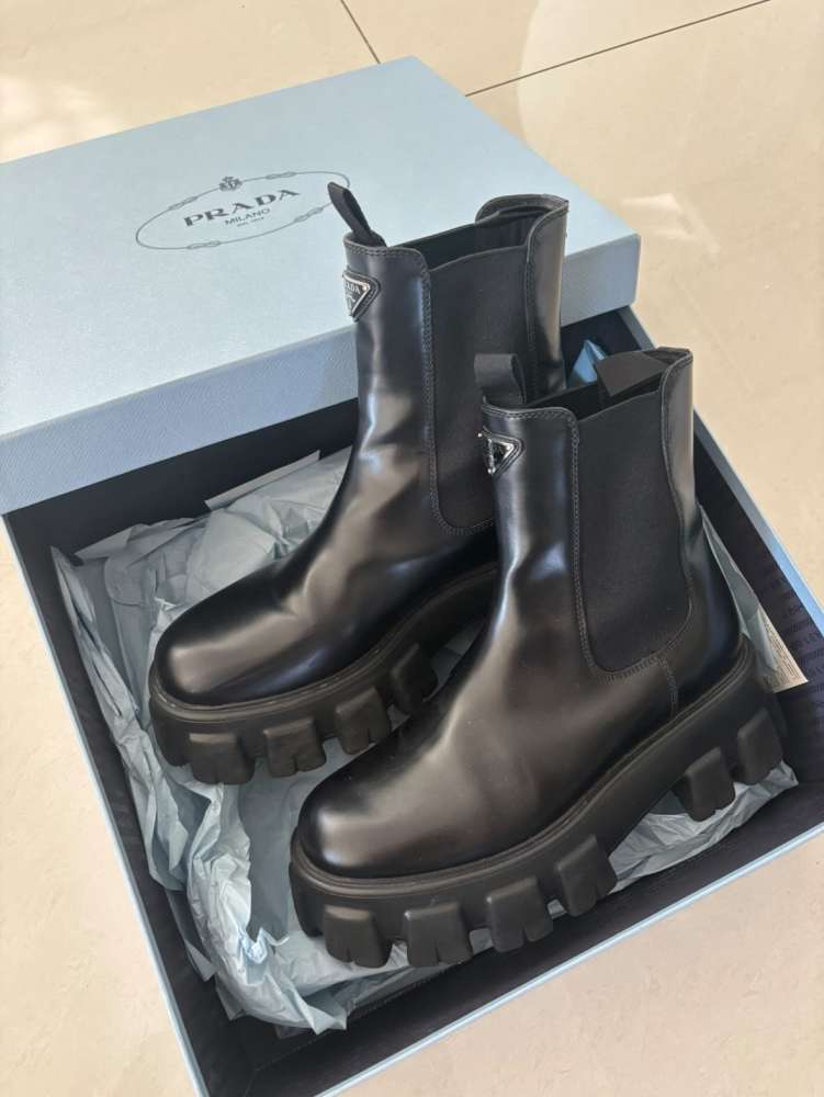 Členkové monolitové čižmy Prada 40