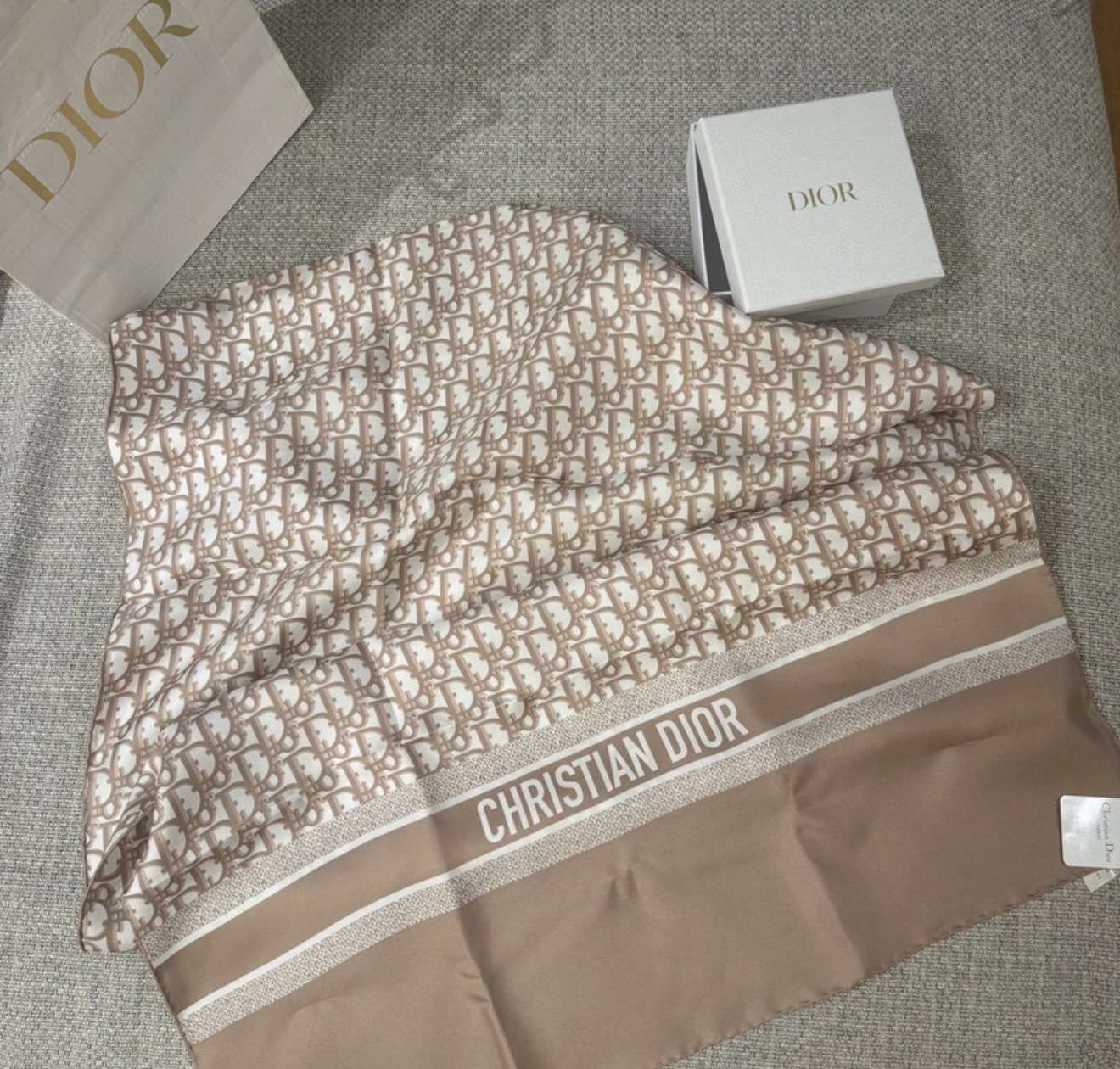 Dior šatka