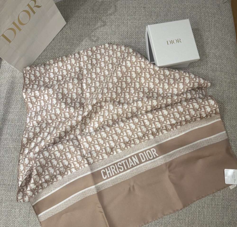 Dior šatka
