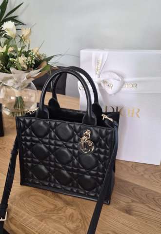 https://vipluxury.sk/Dior tote kabelka