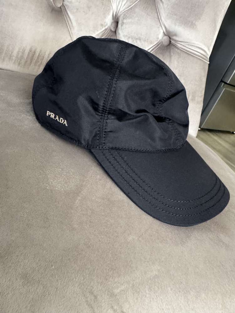 Prada kšiltovka