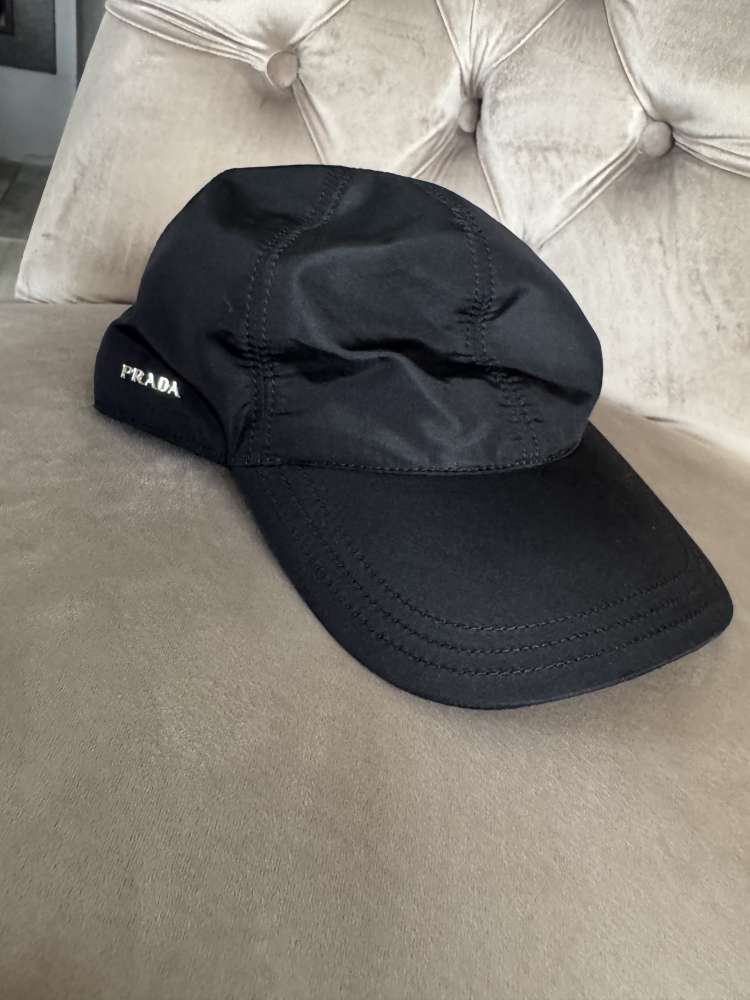 Prada kšiltovka