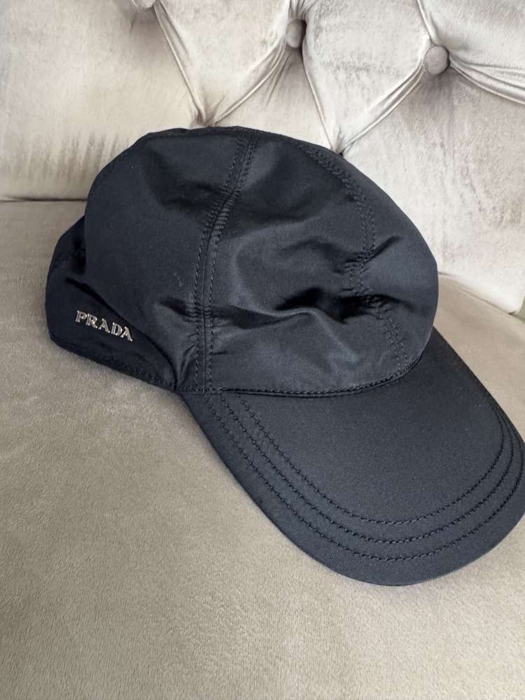 Prada kšiltovka