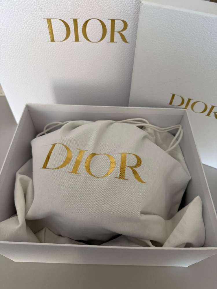 Dior klobuk