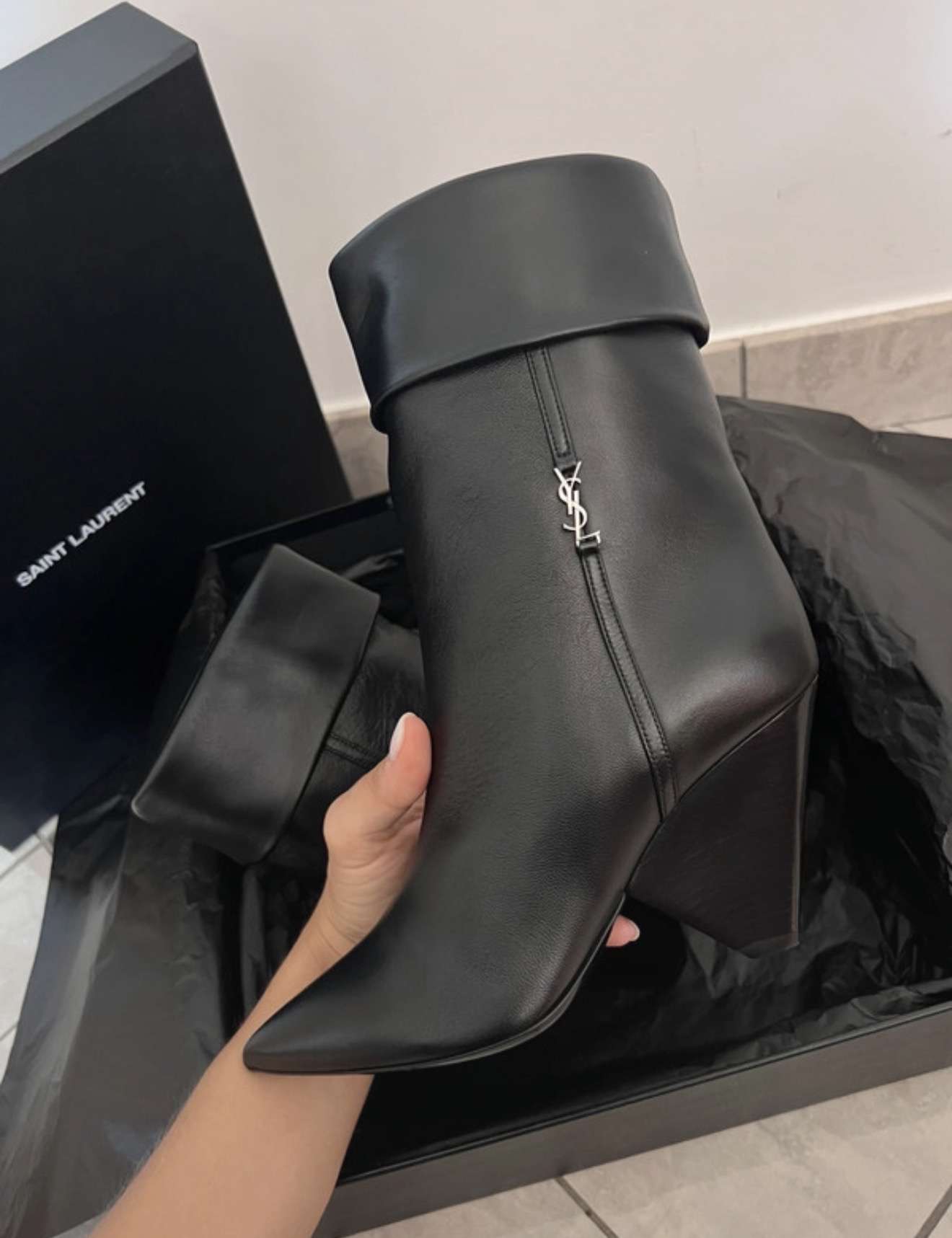 YSL kotnicky